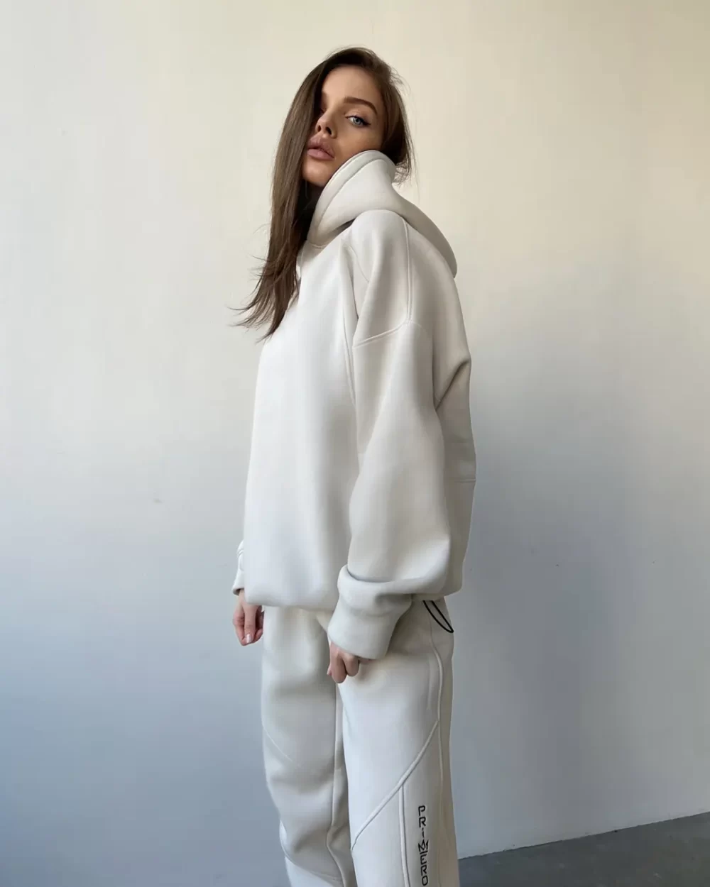 Тёплый женский спортивный костюм "CUT" — изображение 5