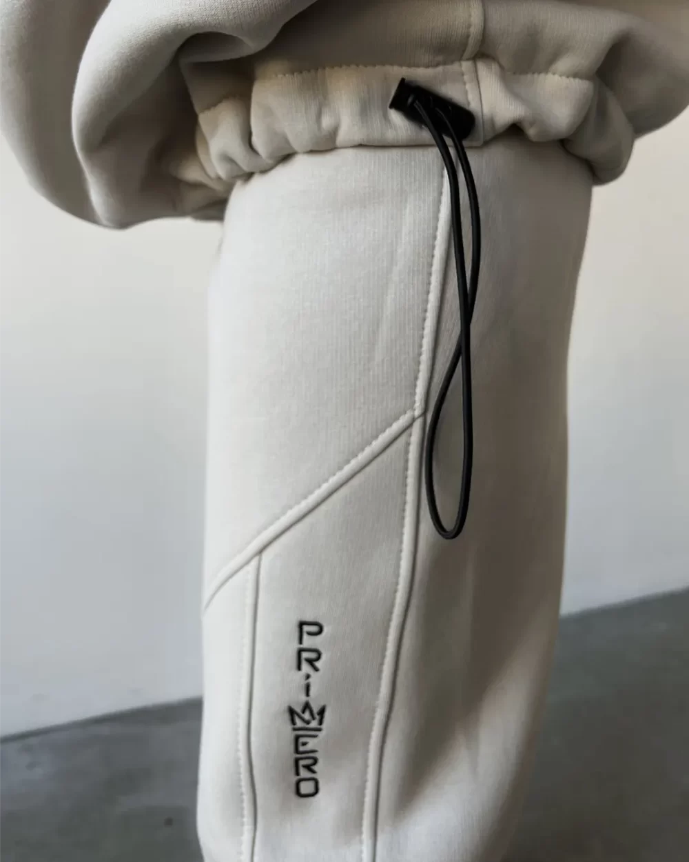 Тёплые женские ШТАНЫ-ДЖОГГЕРЫ с декоративными вставками — изображение 6