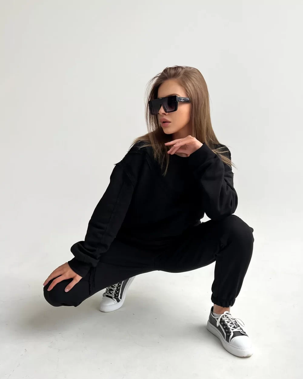 Женский свитшот "OUTSEAM" — изображение 3