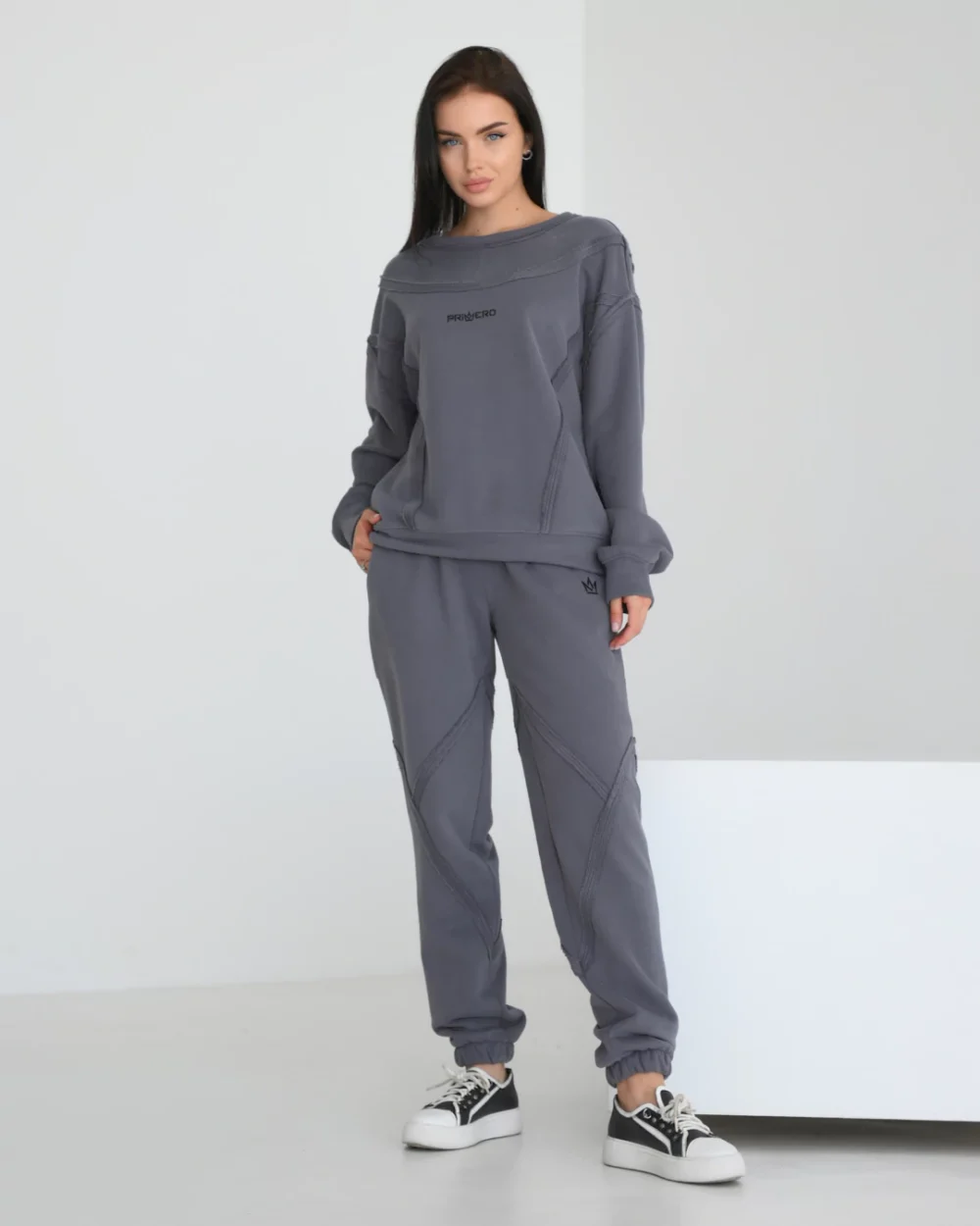 Женский костюм с наружными швами "OUTLINE"