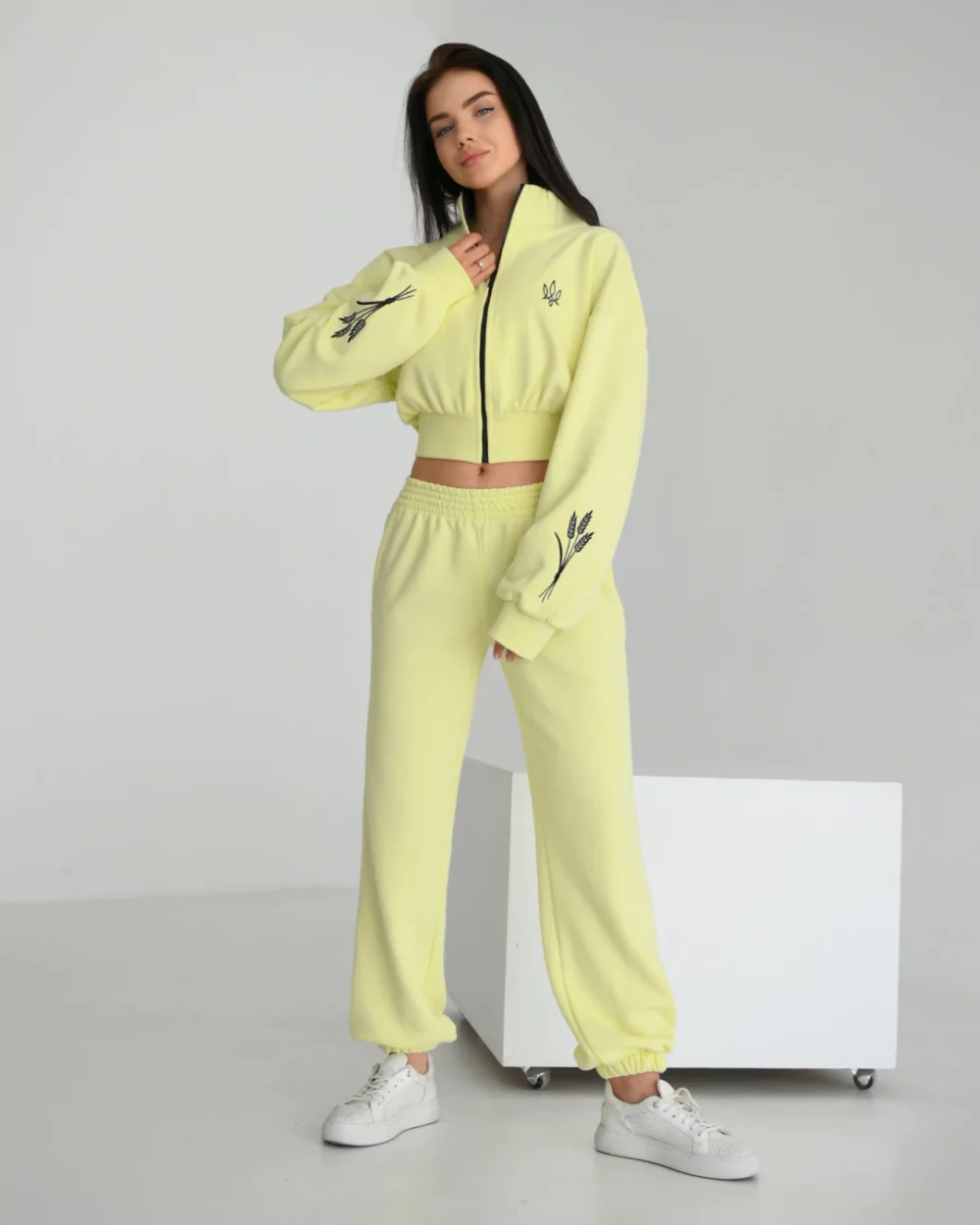 Женский костюм "NEZLAMNA"