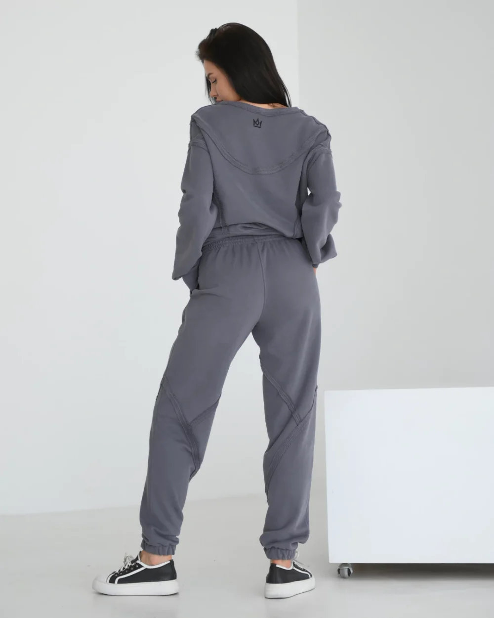 Женский свитшот "OUTLINE" — изображение 4