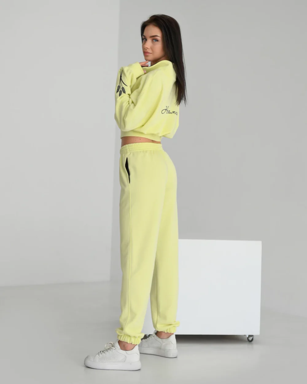 Женская зип-толстовка "NEZLAMNA" — изображение 5