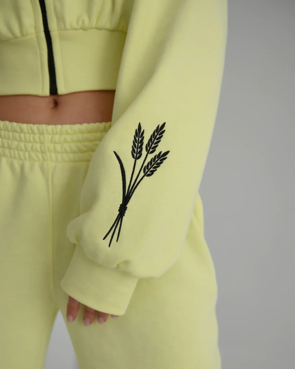 Женская зип-толстовка "NEZLAMNA" — изображение 7