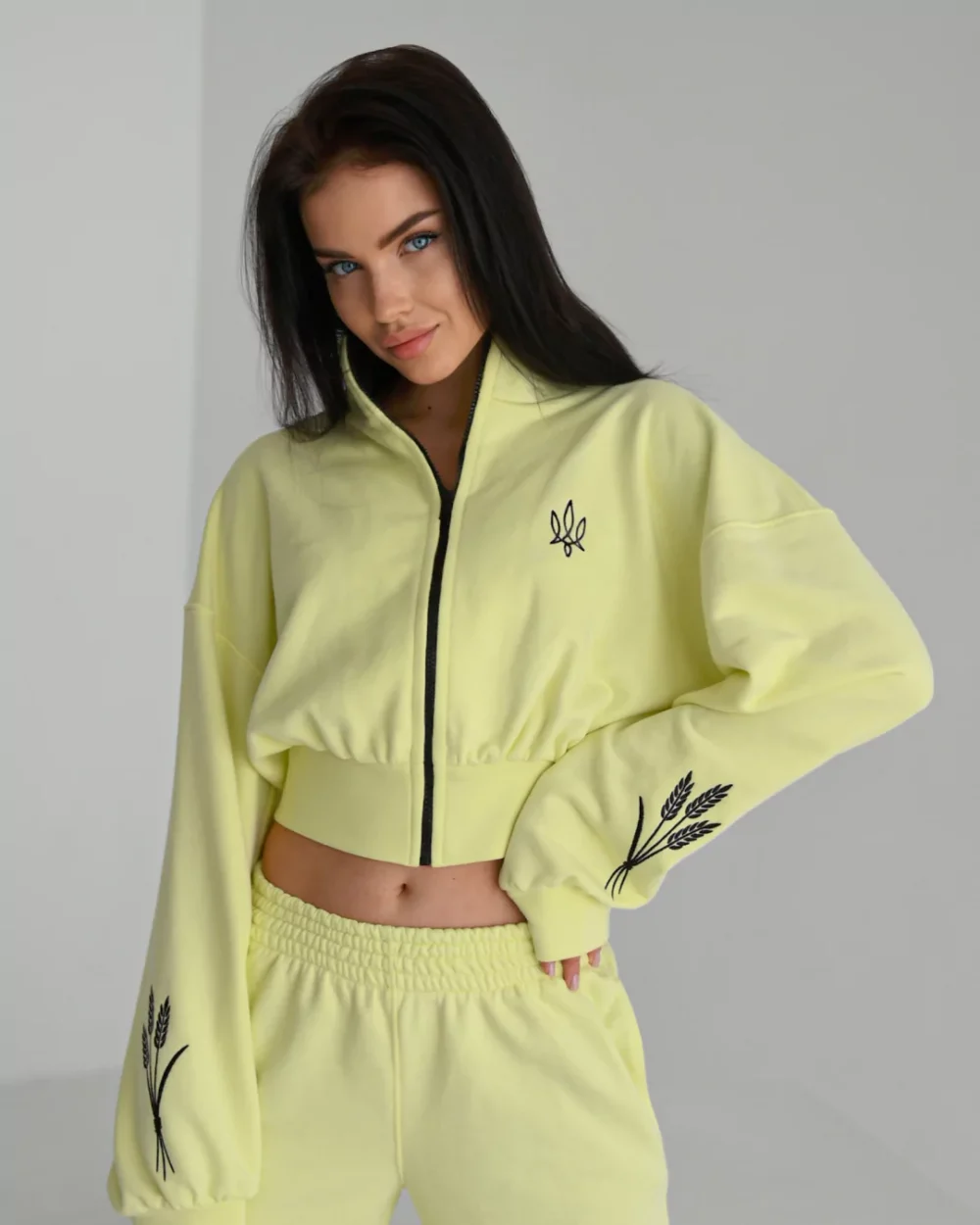 Женская зип-толстовка "NEZLAMNA"