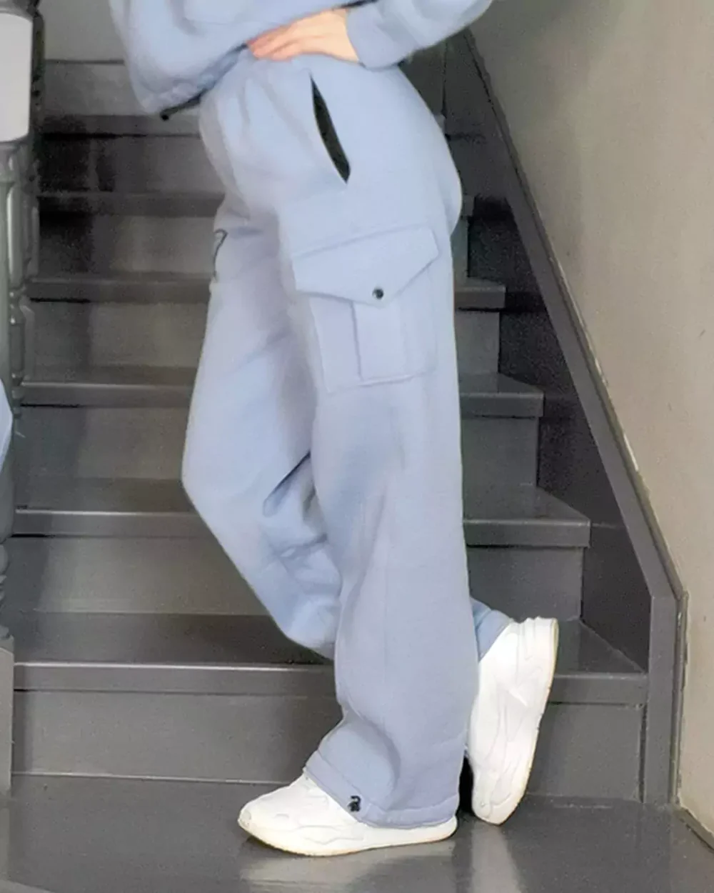 Тёплые женские прямые штаны с декоративными вставками "METELyK" — изображение 3