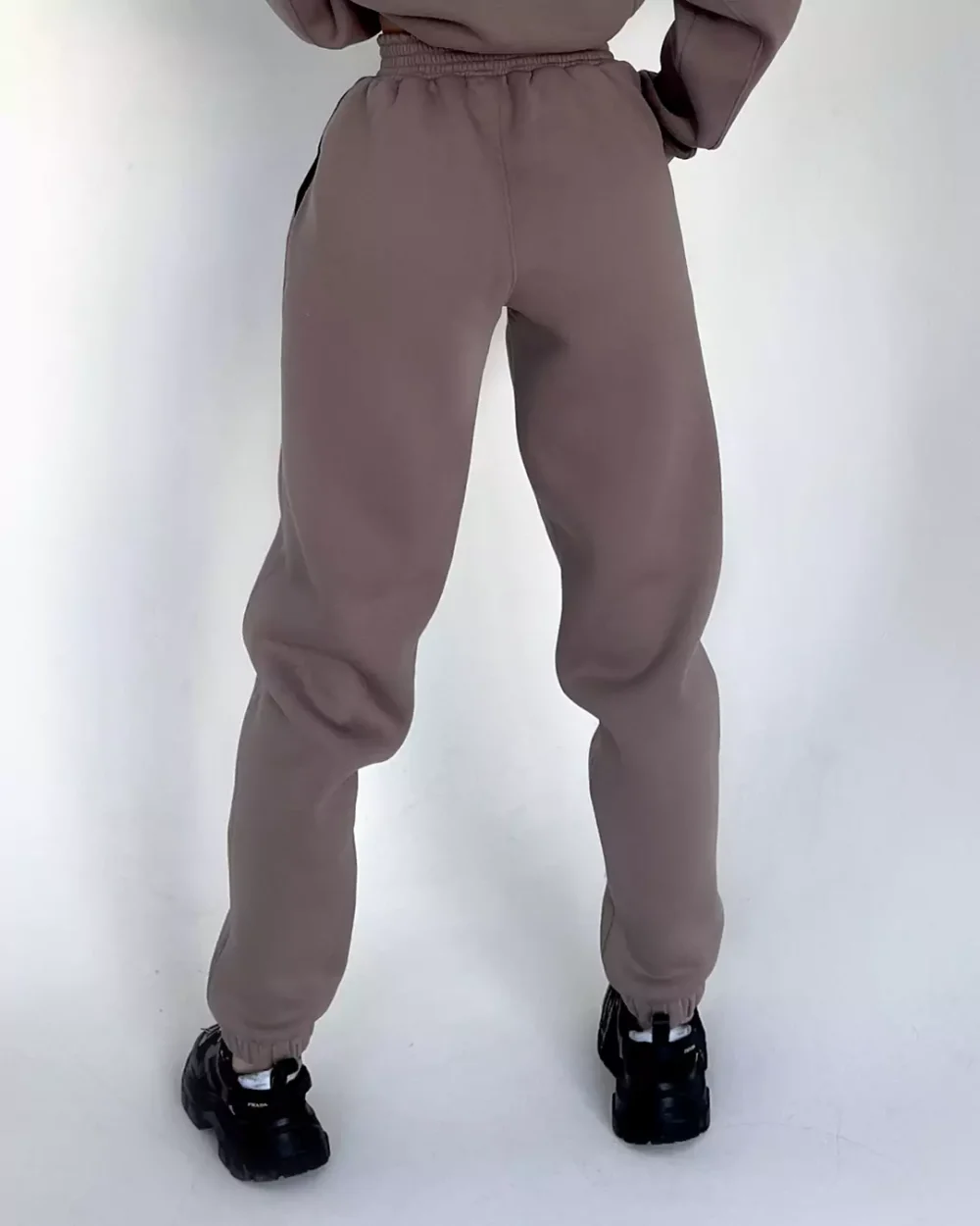 Тёплые женские штаны-джоггеры с декоративными вставками "RAISED" — изображение 5