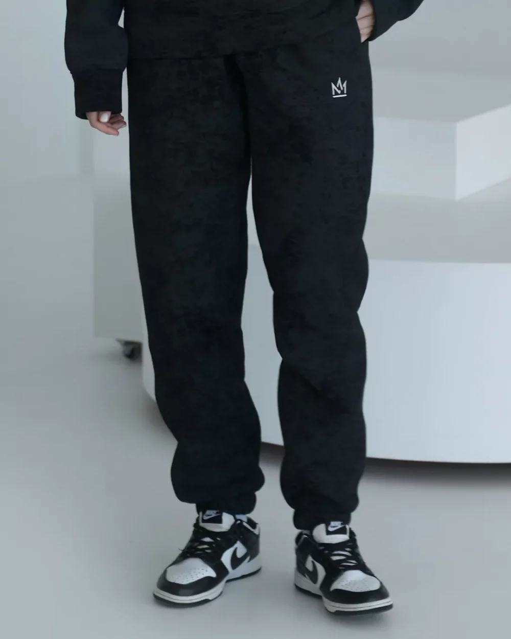 Тёплые женские штаны-джоггеры с декоративными вставками "SHADOWS"