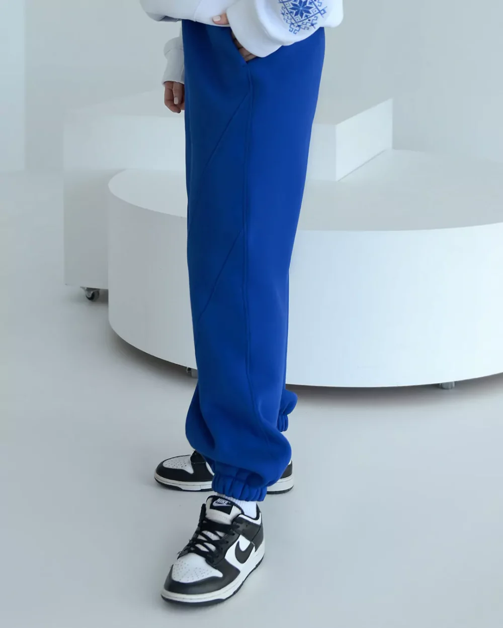 Тёплые женские штаны-козачки декоративными вставками "VYSHYVANKA" — изображение 3