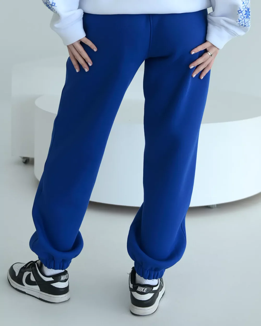 Тёплые женские штаны-козачки декоративными вставками "VYSHYVANKA" — изображение 4