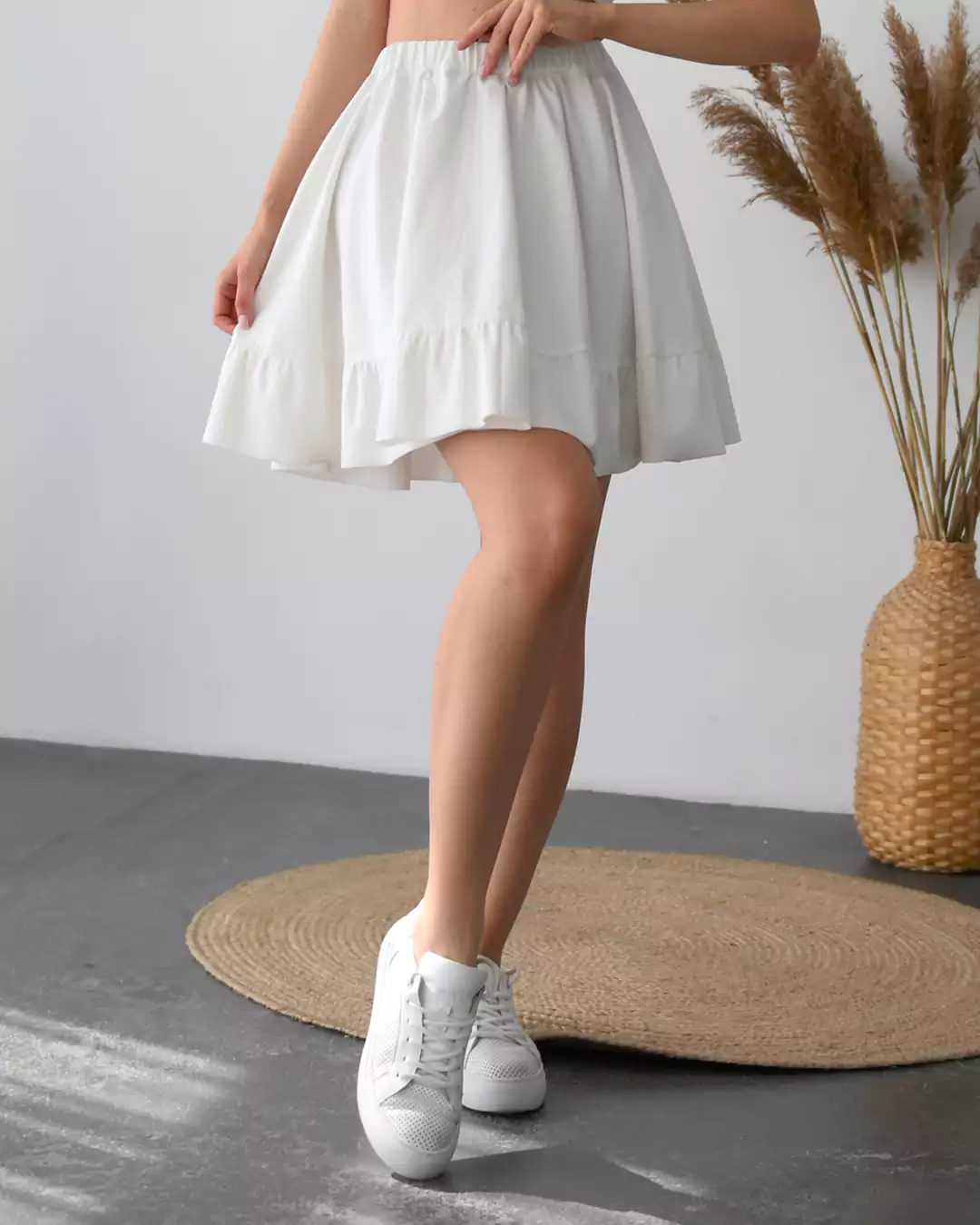 Yubka-solntse-s-oborkoy-po-nizu-ruffe-01.1 Женская юбка-солнце мини с оборкой по низу "RUFFLE" — изображение 1