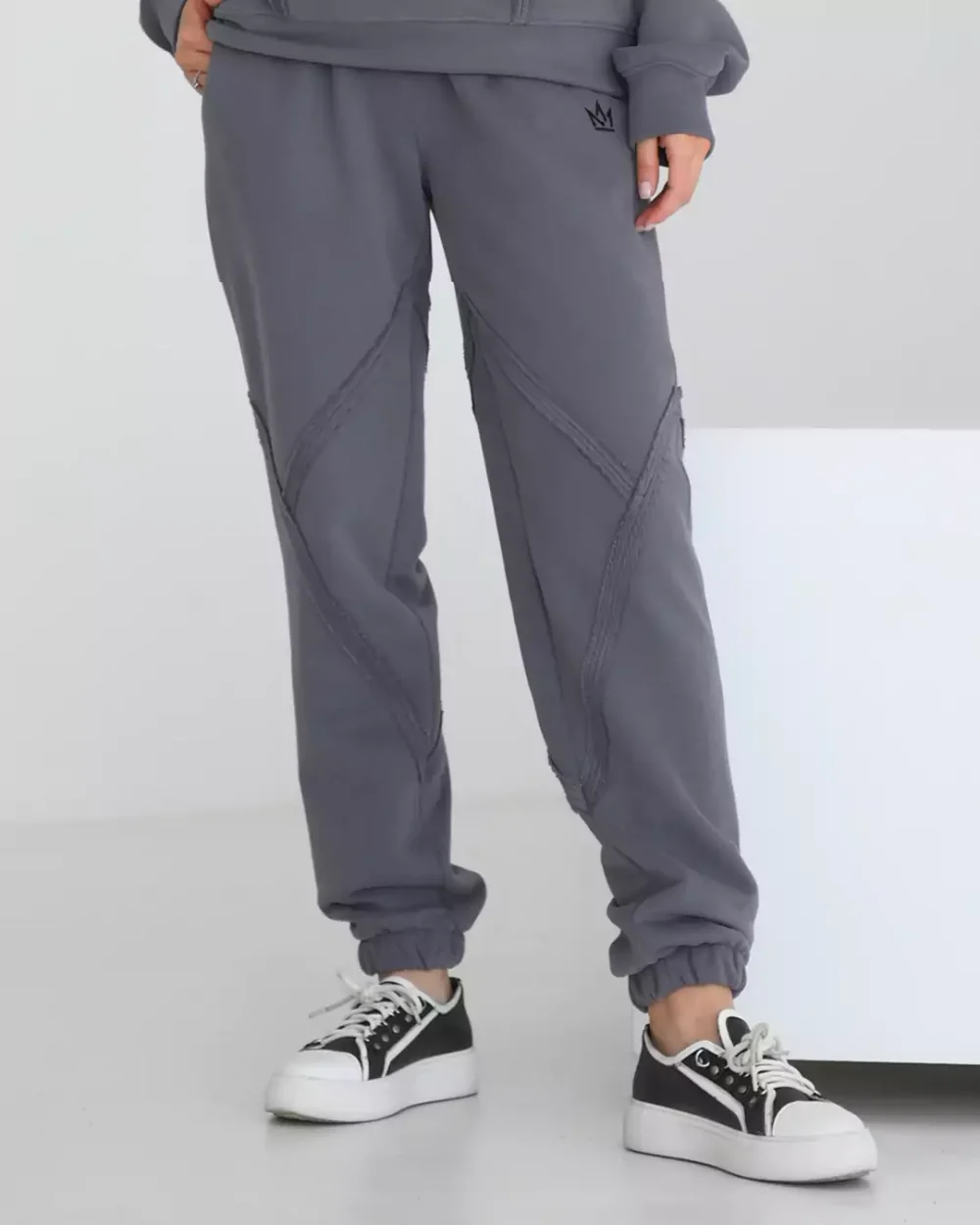 Женские штаны-джоггеры с наружными швами "OUTLINE"