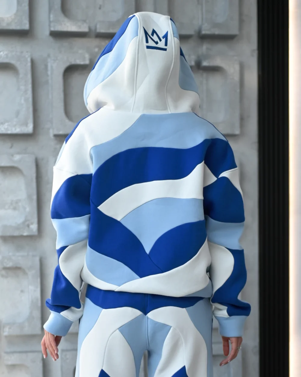 Тёплый женский зип-худи в стиле колорблок "SKY" — изображение 3