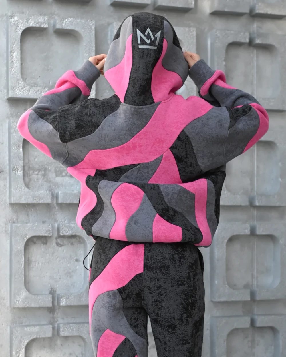 Тёплый женский спортивный костюм в стиле колорблок "MARBLED" — изображение 11