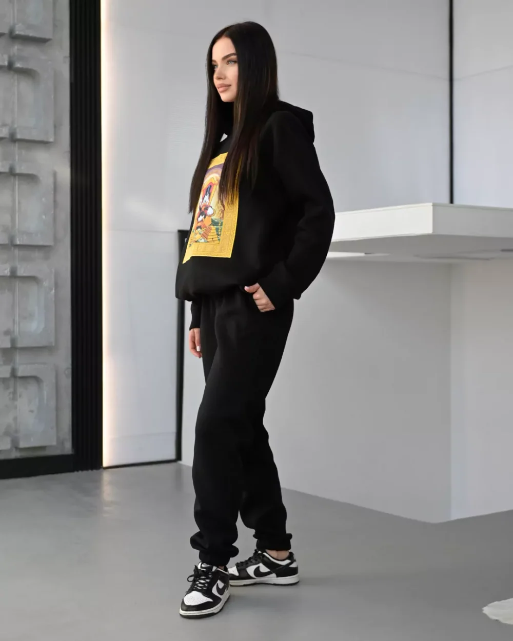Тёплый женский спортивный костюм с принтом "RICH" — изображение 3