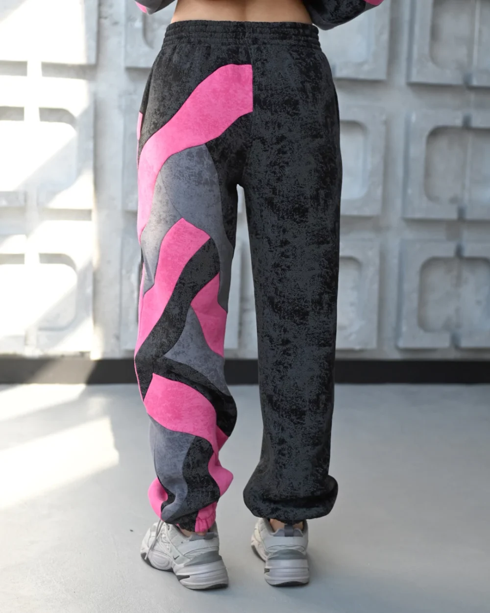 Тёплые женские штаны-козачки в стиле колорблок "MARBLED" — изображение 2