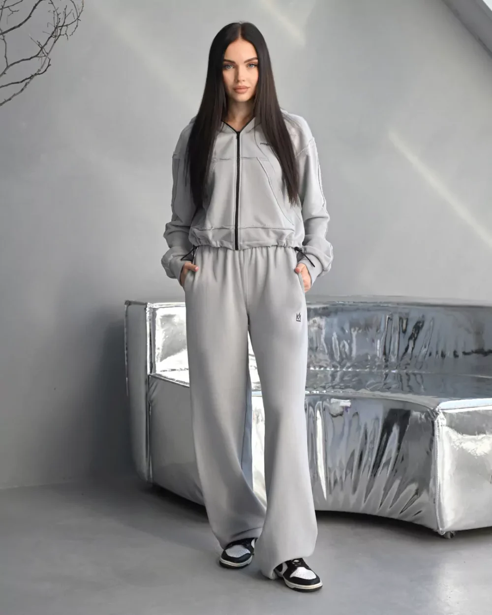 Женский зип-худи c наружными швами "INSIDE" — изображение 4