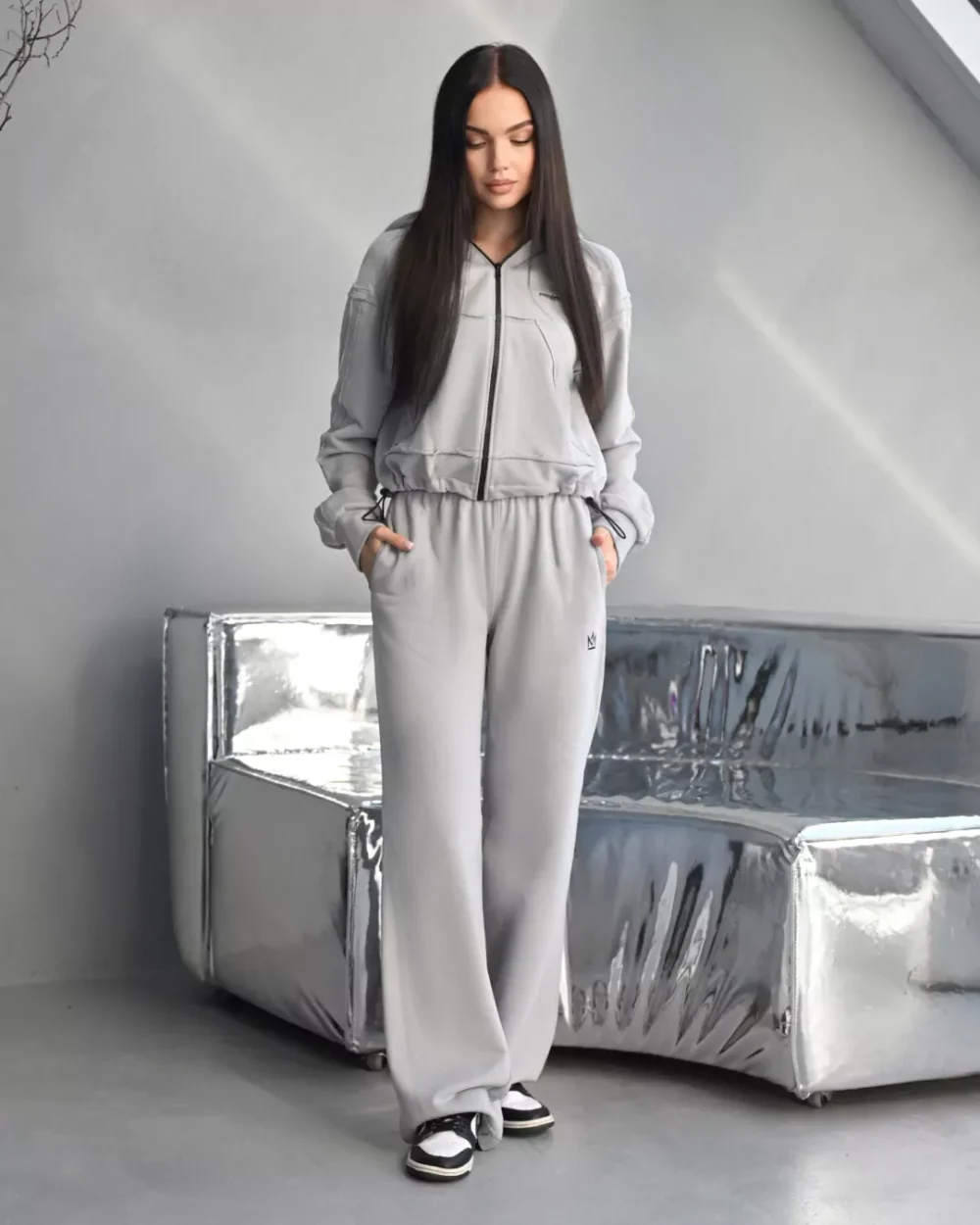 Женский зип-худи c наружными швами "INSIDE" — изображение 5