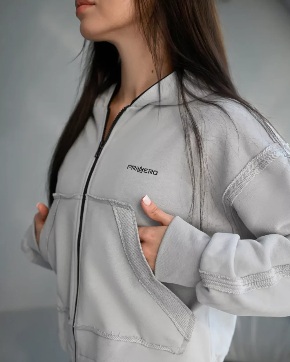 Женский зип-худи c наружными швами "INSIDE" — изображение 2